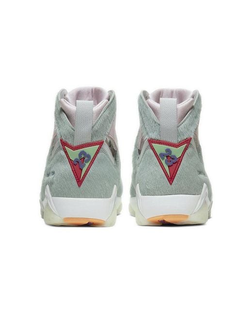Nike Gray 7 Retro Se 'Hare 2.0' for men