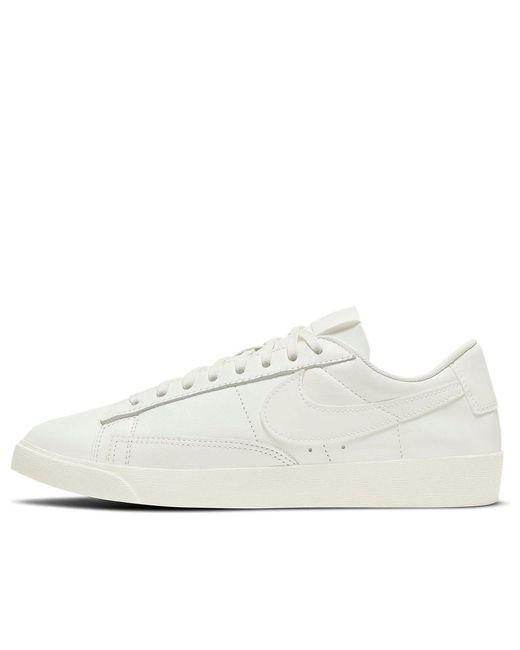 Nike White (Wmns) Blazer Low Le 'Triple'