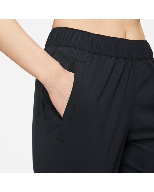 Nike Black (Wmns) Dri-Fit Swoosh Run