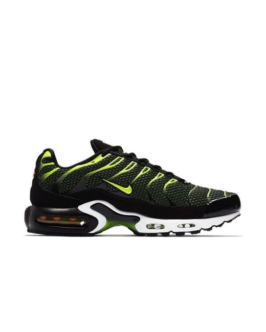 airmax plus black volt
