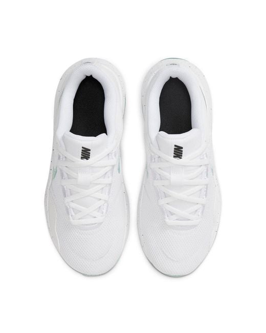 Nike White (Wmns) Legend Essential 3