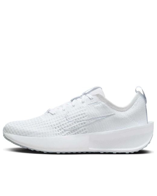Nike White (Wmns) Interact Run Wolf'