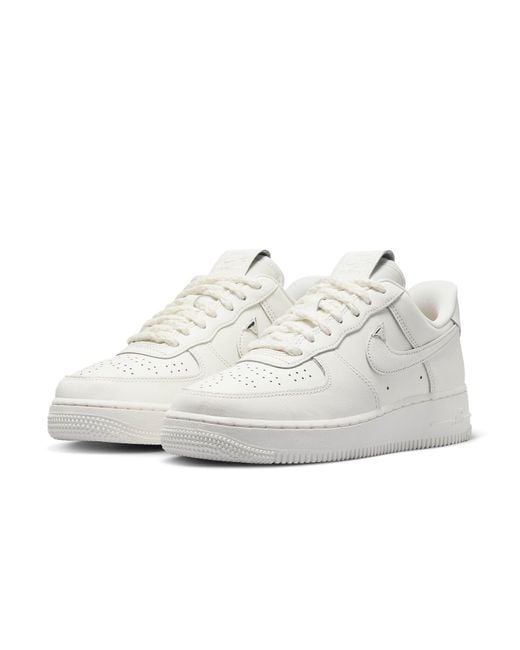Nike White Air Force 1 '07 Lv8 Shoes