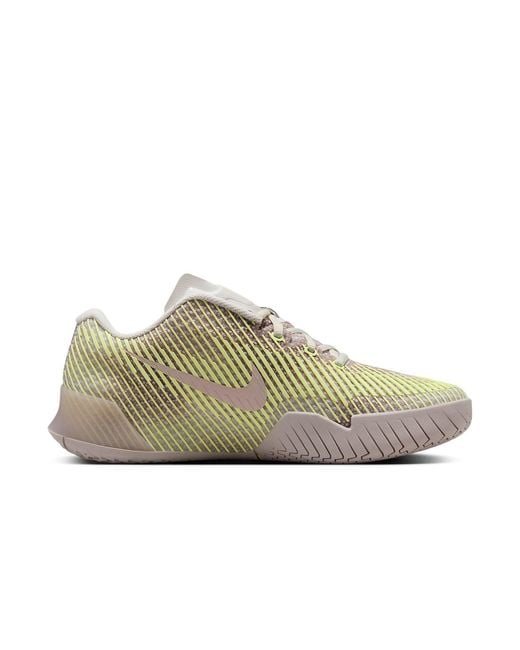 Nike White (Wmns) Court Air Zoom Vapor 11 Premium Hard Court Tennis Shoes