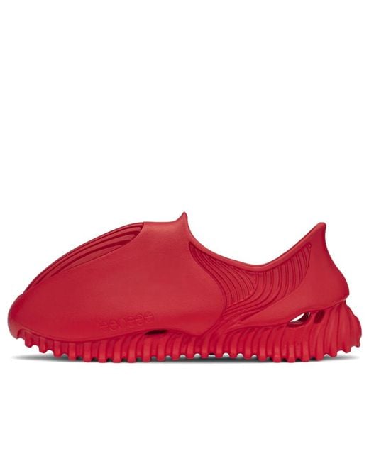 GENEGG Red Foam Runner Whale 'Ruby' for men