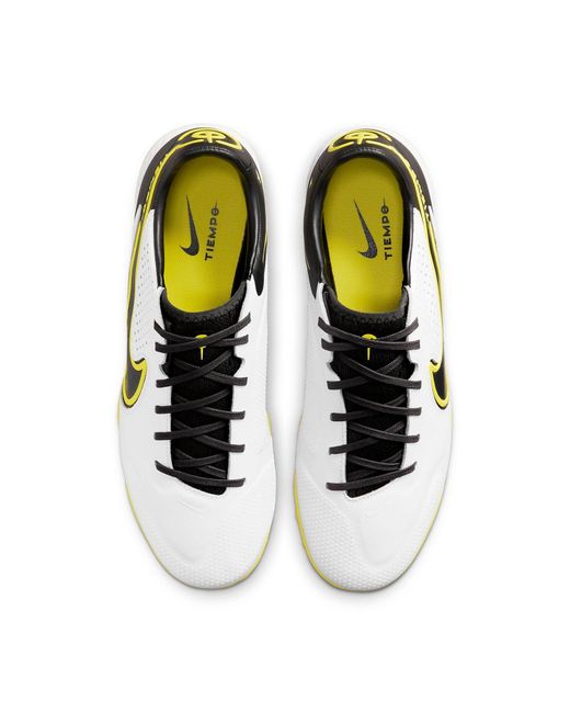 Nike White Legend 9 Academy Tf Turf Low-Top Soccer Shoes for men