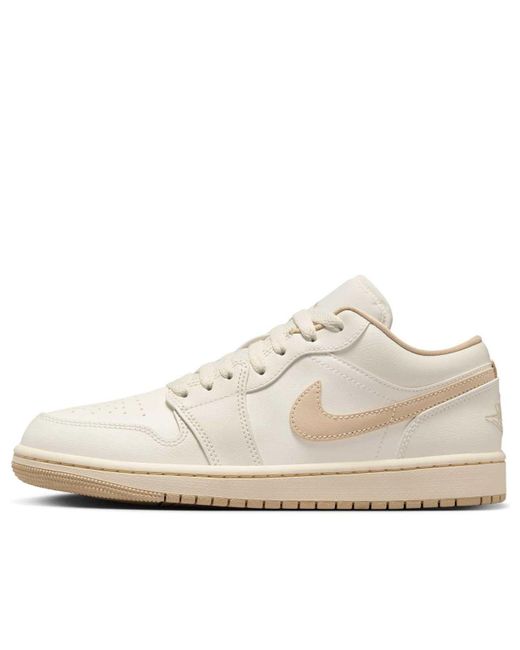 Nike White (Wmns) 1 Low 'Sail Pale Ivory'