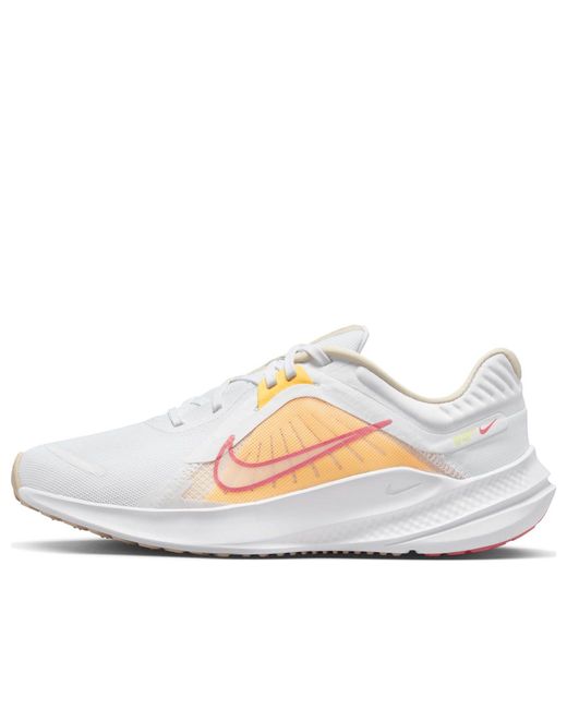 wmns nike quest se