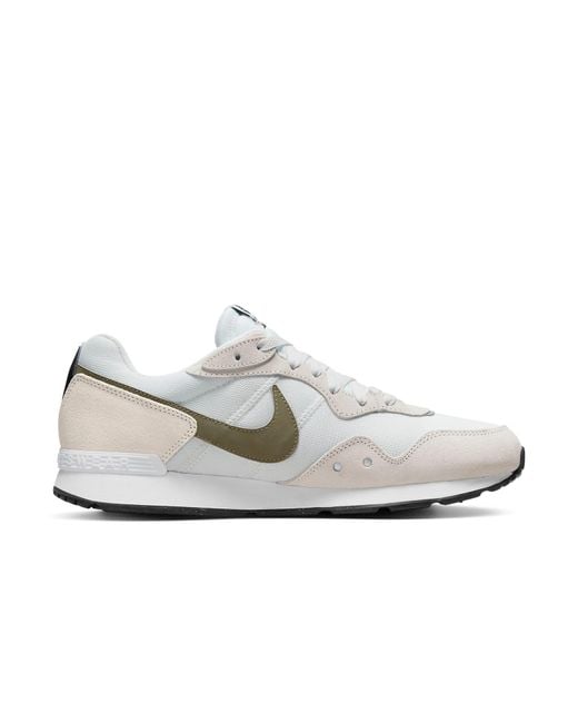 Nike White Venture Runner Medium' for men