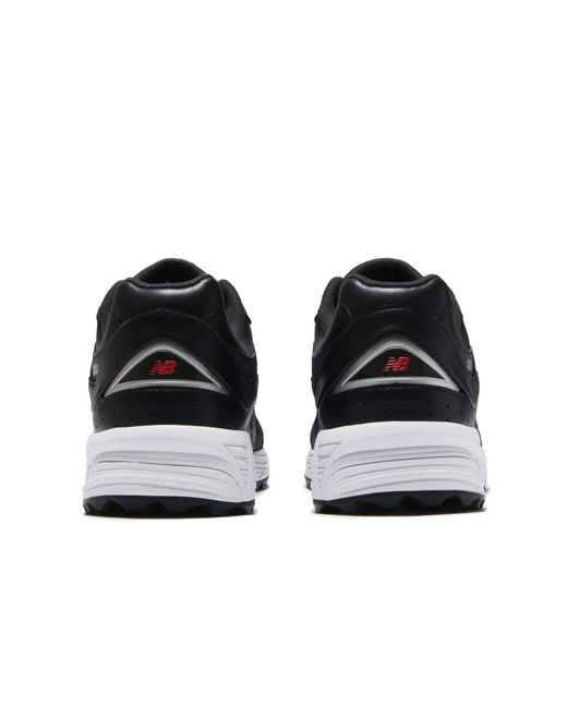 New Balance Black 2002R Golf for men