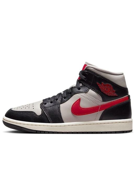 Nike Black (Wmns) 1 Mid Gym'