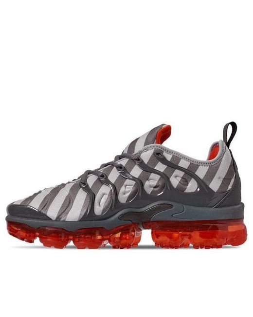 men red vapormax plus