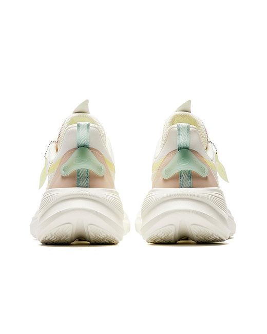 Anta White (Wmns) Leaf 3