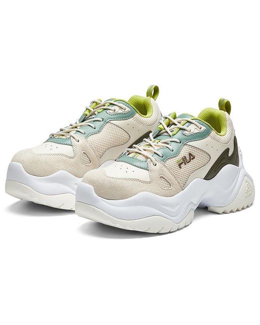 Fila White (Wmns) Pose