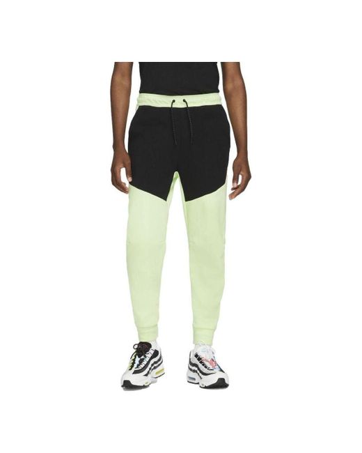 Nike Black Sportswear Tech Fleece jogger Pants for men