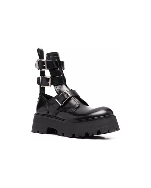 McQueen Black (Wmns) Flat Rubber Boots