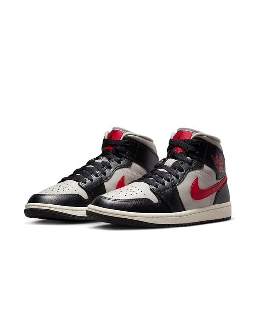 Nike Black (Wmns) 1 Mid Gym'