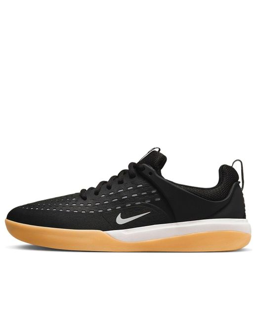 Nike Black Zoom Nyjah 3 Sb Gum' for men