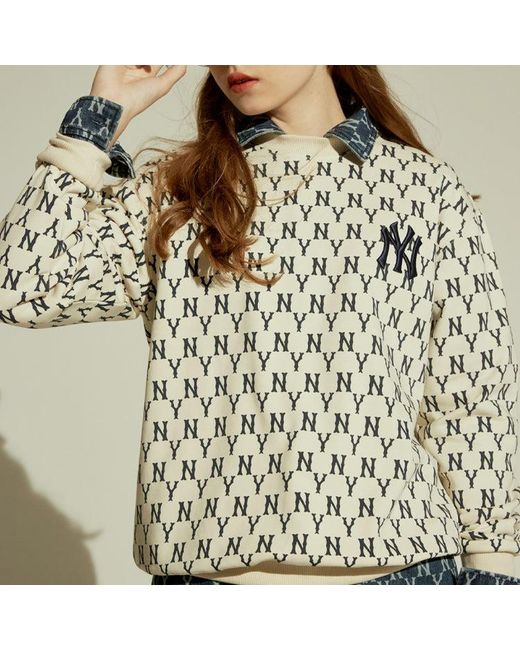 MLB White New York Yankees Retro Round Neck