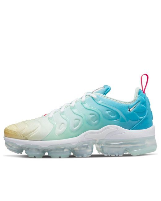 green and blue vapor max