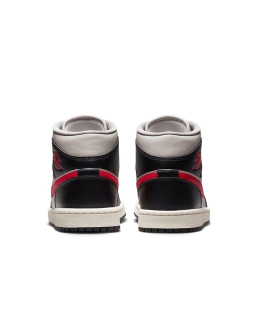 Nike Black (Wmns) 1 Mid Gym'