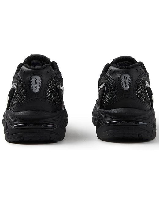 Mizuno Black Adventure 'Twe Nonslip Durable Lowtop' for men