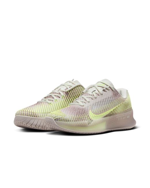 Nike White (Wmns) Court Air Zoom Vapor 11 Premium Hard Court Tennis Shoes
