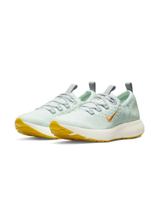 Nike White (Wmns) React Escape Run Flyknit