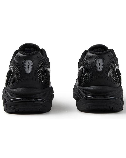 Mizuno Black Adventure 'Twe Nonslip Durable Lowtop' for men