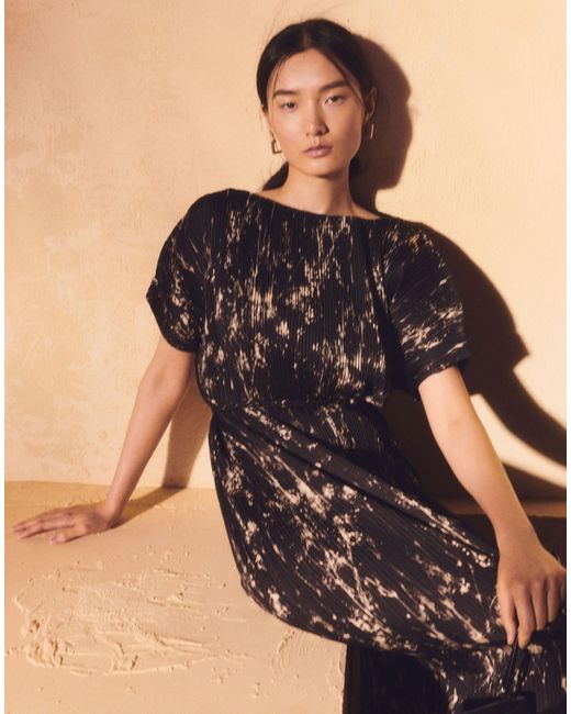 Lafayette 148 New York Black Plus-size Shadow Print Recycled Satin Plissé Dolman Dress