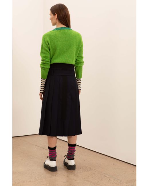 La Fetiche Green Viva Traditional Brushed Crew Neck Seamfree Sweater With Bright Contrast Neck Trim