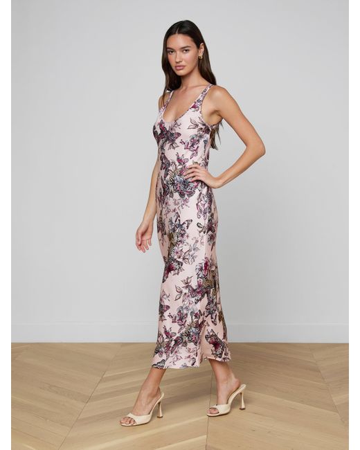 Robe Longue En Satin Akiya, Rose Pâle À Imprimé Jungle Papillons Coloré L'Agence en coloris Multicolor