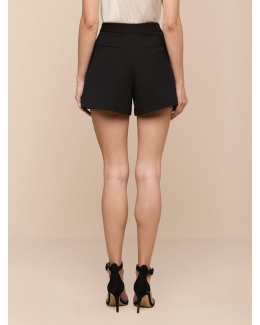 L'Agence Natural Saige Short
