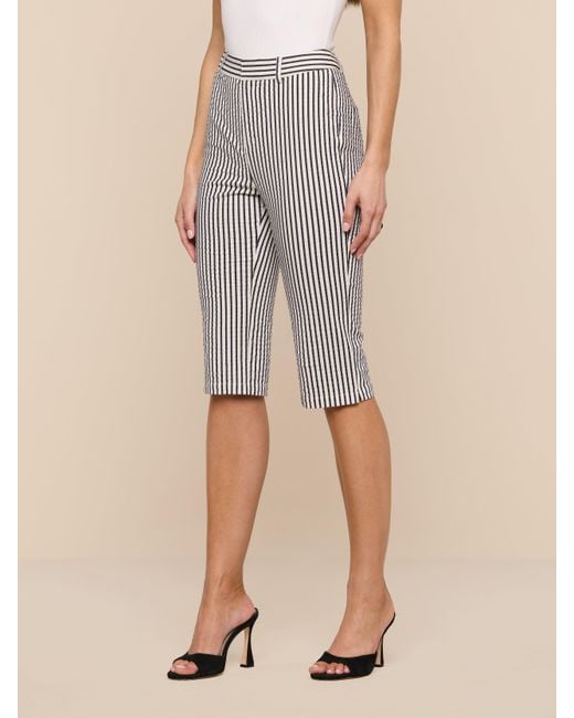 Pantalon Capri Leni, Ivoire À Rayures Bleu Nuit L'Agence en coloris Natural