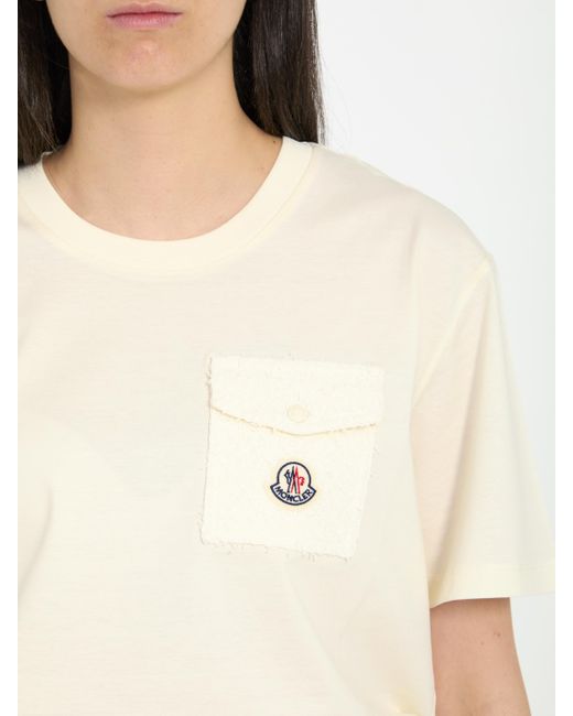 Tshirt Con Tasca Applicata di Moncler in White