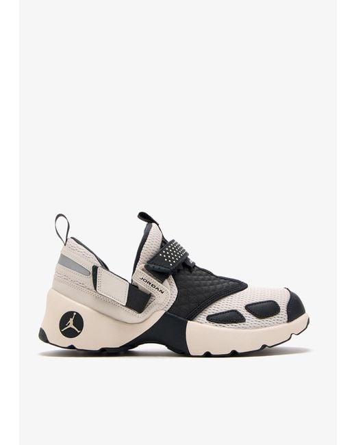 Nike Gray Jordan Trunner Lx Sneakers