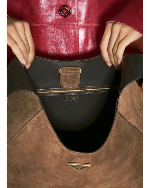 ショルダーバッグ・ポシェット PRADA Large Suede Shoulder Tote Bag Prada Suede Crossbody Bag in Red | Lyst