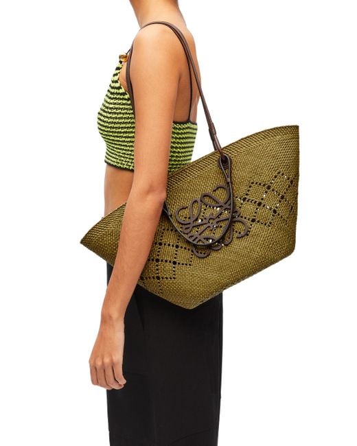 Loewe Black Luxury Medium Anagram Basket Bag In Iraca Palm And Calfskin