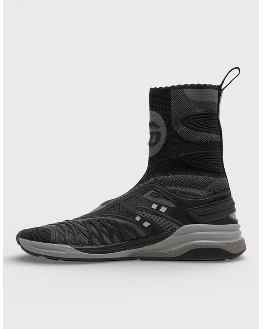 Gucci Black Ultrapace R Mid for men