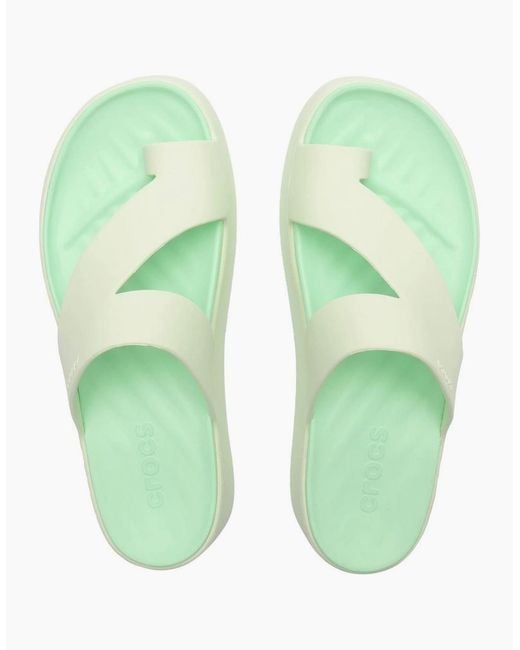 CROCSTM Green Getaway Platform Toe Loop Sandals