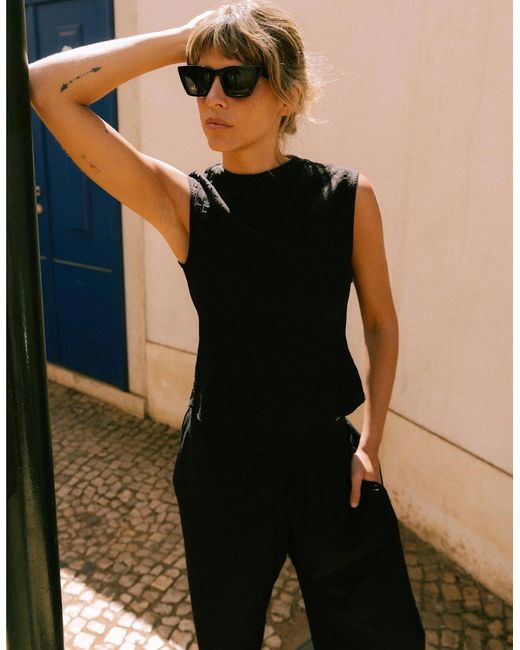 No Emotions UK Black The Amelia