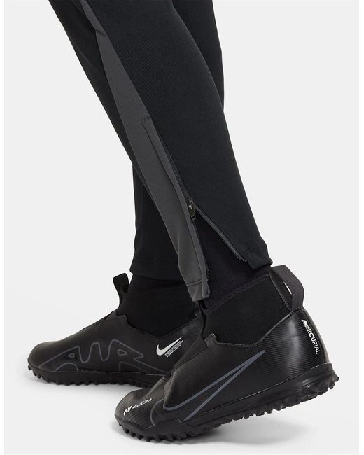 Nike Black Acad Solid Patterned Slim Track Pants
