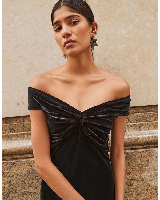 Ro&zo Black Petite Lia Velvet Off The Shoulder Dress