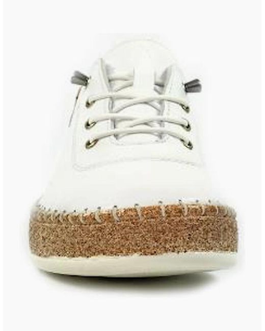 Lunar White Evie Fle050