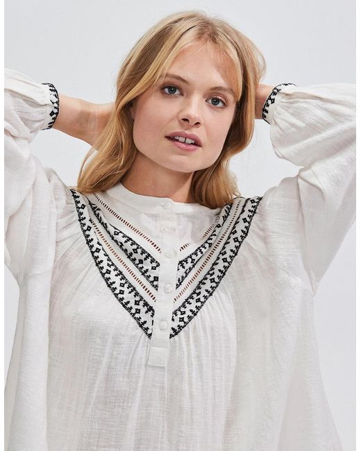 Ro&zo Gray Ivory Embroidered Collarless Blouse