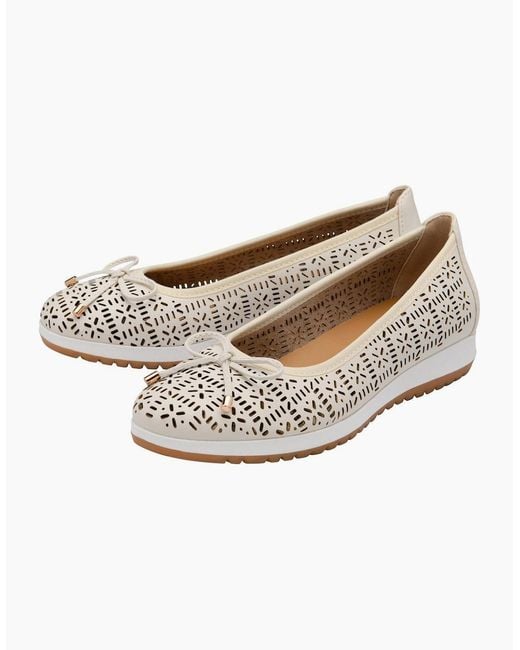 Lotus White Helen Pumps