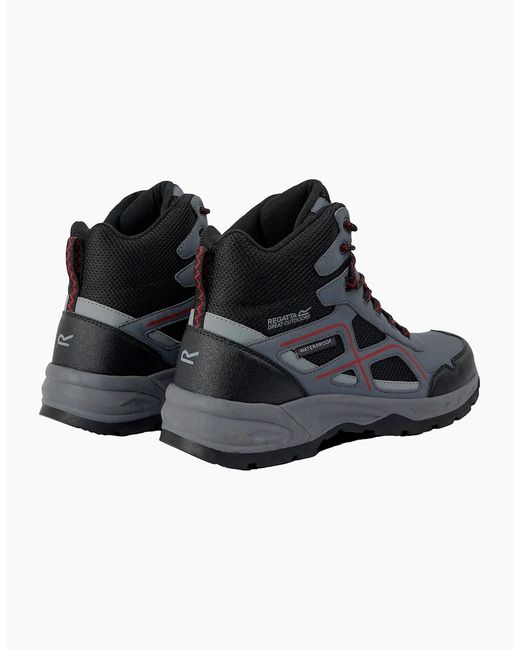 Regatta Black Vendeavour Walking Boots for men