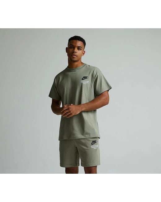 mens nike t shirts and shorts