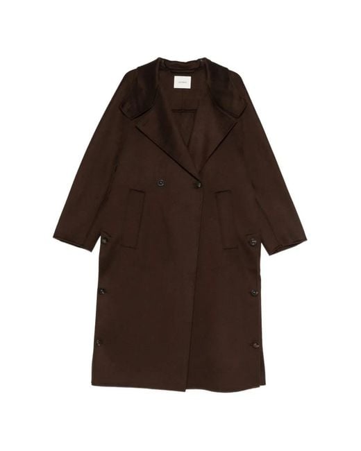 Double Button di Lisa Yang in Brown
