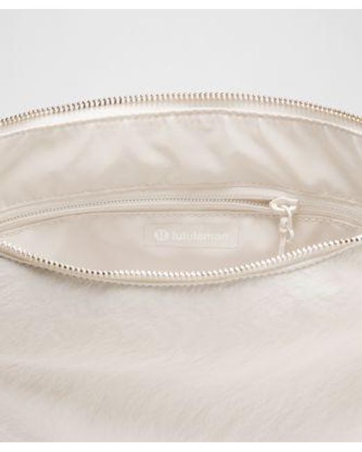 lululemon athletica White – Convertible Ruched Crossbody Bag 6.5L – Color Khaki
